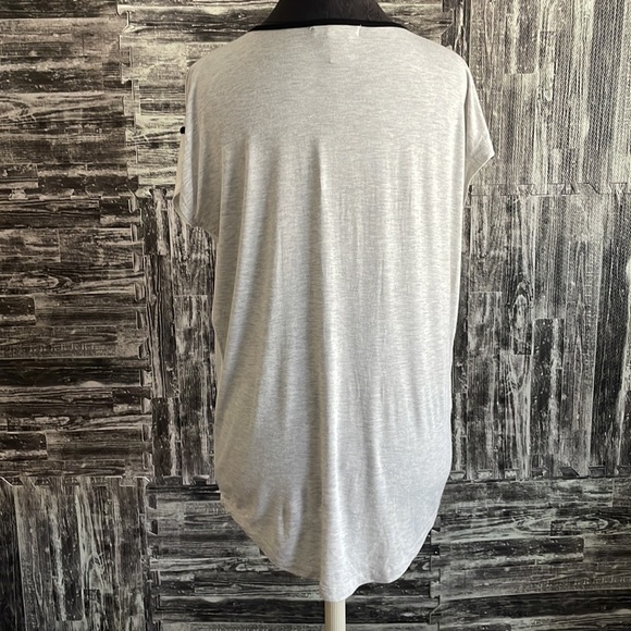 Design History Grey/black/white soft color block high low casual Color block top - Picture 3 of 7